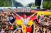 Große Public Viewings wird es bei der WM 2026 nicht geben. Dennoch zeigen einige Veranstalter aus dem Landkreis Augsburg die deutschen Spiele live auf der Leinwand.