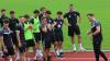 Ein Teil des ersten Trainings fand auf der Tartanbahn im Gerd-Müller-Stadion statt: (von links) Nico Schmidt, Marco Uhl, ein Gastspieler, Nikolas Milicevic, Luca Lechler, Luca Hopfauf, Bernd Rathgeber, Thomas Schmid, Mario Taglieber, Simon Lösch, Tim Seidler und Trainer Michael Göttler.