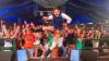 Vincent Gross und Olaf der Flipper haben am Montag im Festzelt auf der Mess‘ für Begeisterung gesorgt. In der Festhalle Bayernland sang Gross unter anderem seinen Hit „Ouzo“ - und konnte sogar Festwirt Peter Schöniger zum Mitsingen auf der Bühne animieren. Auf dem Höhepunkt war die Stimmung, als Olaf der Flipper die Bühne betrat. Er wiederum sang unter anderem zusammen mit seiner Tochter Pia Malo „Tage wie dieser“.