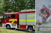 Das neue Feuerwehrfahrzeug der Freiwilligen Feuerwehr Edelstetten sowie das von Erni Zecha gestaltete Gemälde des heiligen Florian.