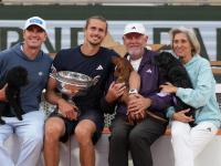 Gruppenbild mit Familie: Alexander Zverev (Zweiter von links) mit Bruder Mischa Zverev, Vater Alexander Zverev Senior und Mutter Irina Zvereva.