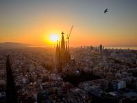 Ein Blick auf die Basilika der Sagrada Família in Barcelona. Der Festgottesdienst mit dem Papst soll am Mittwoch im gesamten Stadtgebiet live übertragen werden.