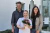 Auf dem Bild von links: Bernd Meyr (Pflegedienstleitung), Denise Kretschmer und  
 gKU – Vorsitzende Kathrin Woratsch.