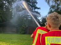 Löschübungen ja, aber eine regelrechte feuertechnische Ausbildung findet bei den Jüngsten noch nicht statt.