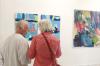 Farbe steht im Mittelpunkt der aktuellen Ausstellung im Malura Museum, hier Bilder von Jeanne Dees (links) und Charlotte Panowsky.