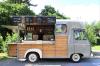 Melanie Pils hat sich mit ihrer charmanten "Bar Voyage" selbstständig gemacht. Mit ihrem Vintage-Foodtruck sorgt sie auf Festivals und auf privaten Partys für stilvolle Cocktails.