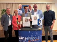 Die Städte-, Sport- und Kulturfreundschaft zwischen Landsberg und Gänserndorf ist unter Dach und Fach: Das Foto zeigt (von links) Walter Grün, Bürgermeisterin a.D. Annemarie Burghardt (beide Gänserndorf), Altbürgermeister Norbert Kreuzer, Gänserndorfs Bürgermeister René Lobner, Oberbürgermeister a.D. Ingo Lehmann, Referent für Städtepartnerschaften Harry Reitmeir und Gänserndorfs Stadtrat Max Beck.  