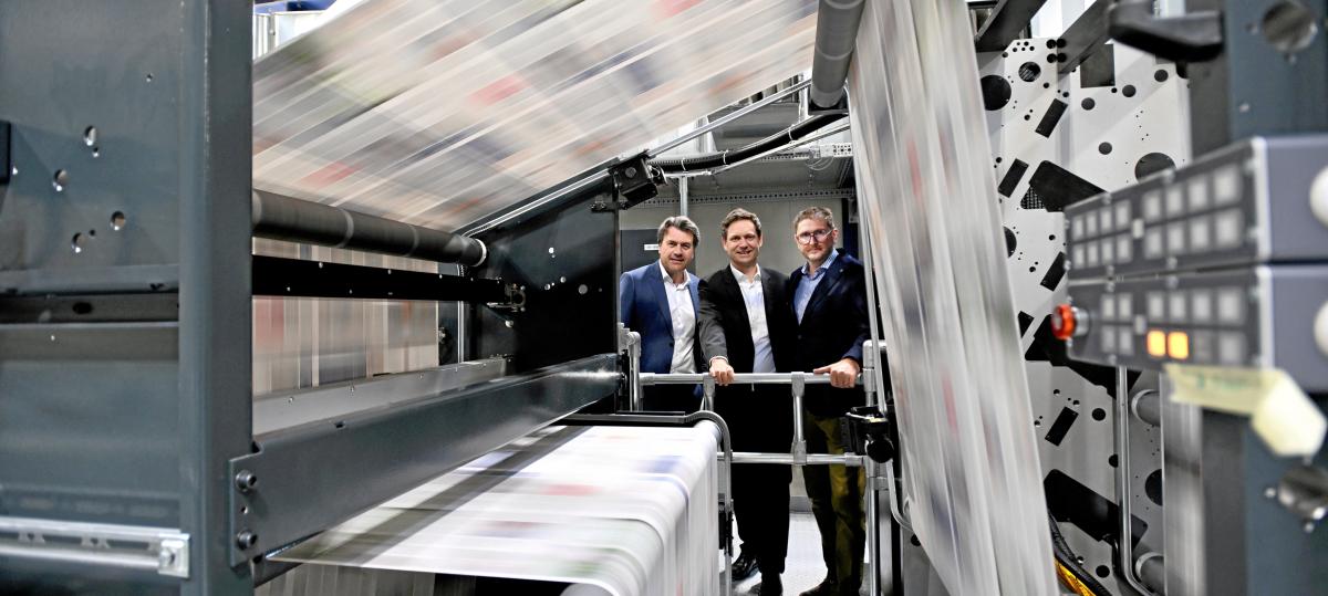 Neue Druckmaschine in Augsburg: Ein Meilenstein wird gesetzt
