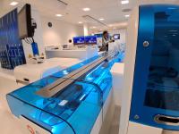 Ein Rundgang durch die neuen Labore des Max-von-Pettenkofer-Instituts: Eine automatisierte Laborstraße transportiert die Petrischalen.