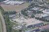 Auf einem rund 21.000 Quadratmeter großen Grundstück (Fläche links hinten im Bild) an der Industriestraße im Aichacher Stadtteil Ecknach lässt sich eine neue Firma nieder. Hier sollen Hallen für Produktion und Lagerung sowie ein Verwaltungs- und Bürogebäude entstehen.