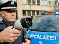 Bislang konnten Polizisten ihre privaten E-Autos kostenfrei an Ladesäulen bei den Dienststellen auftanken. Auch in Neu-Ulm. Doch damit ist jetzt Schluss.