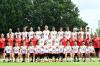 Deutsches Teamfoto mit 27 Spielern und Jonas Urbig in der vorderen Reihe (5vr).