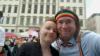 Aiden Lane Ziegler (links) ist Vorstandsmitglied im Verein „Queer Augsburg“ und hat auf der CSD-Bühne bereits mehrere Redebeiträge gehalten. Er und Olsy (rechts) sind am Samstag genau 12 Jahre verheiratet.