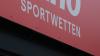 Die Landesstelle Glücksspielsucht in Bayern warnt zur Fußball-WM, dass Sportwetten ein Glücksspiel mit hohem Suchtfaktor sind. (Symbolbild)