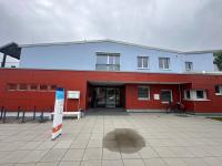 Ein großes Haus für kleine Kinder: das Regenbogen-Kinderhaus.