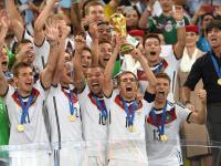 Die Krone des Soccer, Pardon: Fußballs, durfte Deutschland zuletzt 2014 hochhalten.