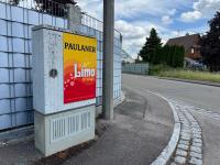 Auch im Neu-Ulmer Stadtteil Steinheim ist auf einem Verteilerkasten ein Paulaner-Plakat zu finden. Eine Genehmigung liegt dafür offensichtlich nicht vor.