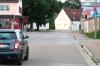 In der Scheppacher Hauptstraße macht eine Zwei-Phasen-Ampel das Queren der Fahrbahn sicherer. Angeblich aber soll diese von Autofahrern immer wieder auch bei Rot passiert werden.