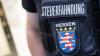 Diese Uniformen sind nicht bei allen Bürgern und Betrieben beliebt: Steuerfahnder im Einsatz. (Symbolbild)