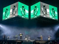 Die Sänger Emily Marcia Armstrong und Mike Shinoda touren gerade mit der US-amerikanischen Band Linkin Park – hier beim Auftritt in der Münchner Allianz Arena.