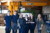 Julian und Simon Gestner von der Firma Metallbau Gerstner, Kunstdozentin Petia Knebel, die Studentinnen Simone Neßlinger und Rebecca Erhardt sowie Kunstdozentin Kerstin Muhr (von links).