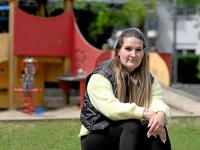 Alexandra R. ist Kinderpflegerin und steckt mitten in der Weiterbildung zur Erzieherin. Doch kurz vor der Abschlussprüfung kommt ein großes Problem auf sie zu – so groß, dass sie schon an den Abbruch der gesamten Ausbildung denkt.