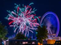 Ein farbenfrächtiges Feuerwerk hat es am Donnerstagabend auf der Mess' gegeben.