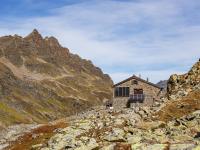 Zu den höchsten Schutzhütten in den Vorarlberger Alpen gehören sowohl bewirtschaftete als auch Selbstversorgerhütten.