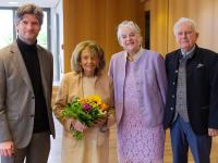 Der jüdische Autor Alexander Estis ist derzeit als Artist & Jorunalist in Residence zu Gast in der Erzabtei St. Ottilien. Das Foto zeigt ihn bei einem Pressegespräch in München mit Charlotte Knobloch, der Präsidentin der Israelitischen Kultusgemeinde München und Oberbayern sowie Doris Pospischil und Hans Joachim Scholz vom Verein Kultur am Ammersee.