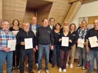 Die anwesenden Jubilare von links: Norbert Schönewald, Erwin Sporer, Renate Hitzler, Karl Kehrle, Gerrit Maneth, Wilhelm Glogger, Präses Daniel Ertl, Heidi Konrad, Miriam Neher, Karlheinz Hitzler, 1. Vorsitzender, Ulrike Wurm, 2. Vorsitzende, Johannes Huber und Wolfgang Lob.