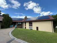 PV-Anlage auf dem Gebäude des BRK Hauses Wertingen in der Pestalozzistraße.
