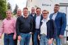Die Bürgermeister der VG Krumbach auf einen Blick (von links): Bernd Langbauer (Deisenhausen), Josef Simnacher (Breitenthal), Jochen Sauter (Ebershausen), Martin Veitleder (Aletshausen), der neue VG-Vorsitzende Gilbert Edelmann (Wiesenbach) sowie Irmgard Lindner (Waltenhausen). Rechts: VG-Geschäftsstellenleiter Dieter Gumpinger.
