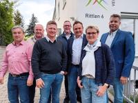 Die Bürgermeister der VG Krumbach auf einen Blick (von links): Bernd Langbauer (Deisenhausen), Josef Simnacher (Breitenthal), Jochen Sauter (Ebershausen), Martin Veitleder (Aletshausen), der neue VG-Vorsitzende Gilbert Edelmann (Wiesenbach) sowie Irmgard Lindner (Waltenhausen). Rechts: VG-Geschäftsstellenleiter Dieter Gumpinger.