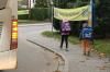 Bei den Bushaltestellen in der Affinger Friedhofstraße geht es nach Angaben eines Lesers so eng zu, dass die Busse manchmal auf den Gehweg ausweichen. Das gefährde auch Kinder.