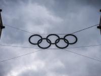 Die weltberühmten Ringe zwischen den markanten Türmen des Berliner Olympiastadions.