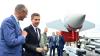 Bundeskanzler Friedrich Merz (links) im Gespräch mit René Obermann, Aufsichtsratsvorsitzender von Airbus: Nach dem Aus des Kampfjet-Projekts FCAS positioniert sich die Rüstungsindustrie neu.