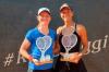 Zusammen mit der Australierin Tenika McGiffin (rechts) kämpfte sich Michaela Bayerlová beim W75-Turnier auf Korsika bis ins Finale vor.