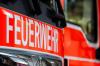 Am Freitag mussten zahlreiche Einsatzkräfte einen Garagenbrand in Lutzingen löschen.
