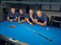 Den Durchmarsch in die Oberliga geschafft hat Lauingen I (linkes Bild, von links): Franz Aninger, Juliano Reinhardt, Markus Werner, Patrick Schrepper.