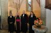 Sie gestalteten den Festgottesdienst in der Marienkirche mit (von links): Die frühere Pfarrerin in Nähermemmingen-Baldingen, Senta-Victoria Burger, Bischof Bertram Meier, Landesbischof Christian Kopp und Pfarrerin Marie-Christin Heider. Im Hintergrund der Chorraum mit alten, biblischen Fresken von 1450.