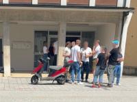 Bier, Lederhose, AfD: Zu einem „Frühschoppen im Patriotischen Zentrum“ wurde geladen. Eine Bewohnerin des Hauses beobachtete das Treffen und ist in Sorge.