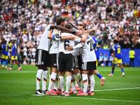 Völlig losgelöst? Das gab es zum jubelnden deutschen Team dann gleich siebenmal zu hören.