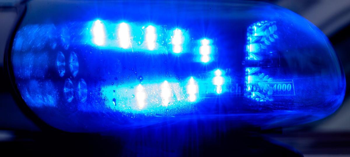 Tödlicher Unfall nahe Ehingen: 51-Jähriger überschlägt sich mit Cabrio