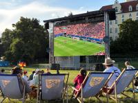 Beim ersten Public Viewing im Heilig-Kreuz-Garten feierten am Sonntagabend mehrere tausend Besucher einen überzeugenden 7:1-Erfolg der deutschen Nationalmannschaft. Beim ersten Public Viewing im Heilig-Kreuz-Garten feierten am Sonntagabend mehrere tausend Besucher einen überzeugenden 7:1-Erfolg der deutschen Nationalmannschaft.