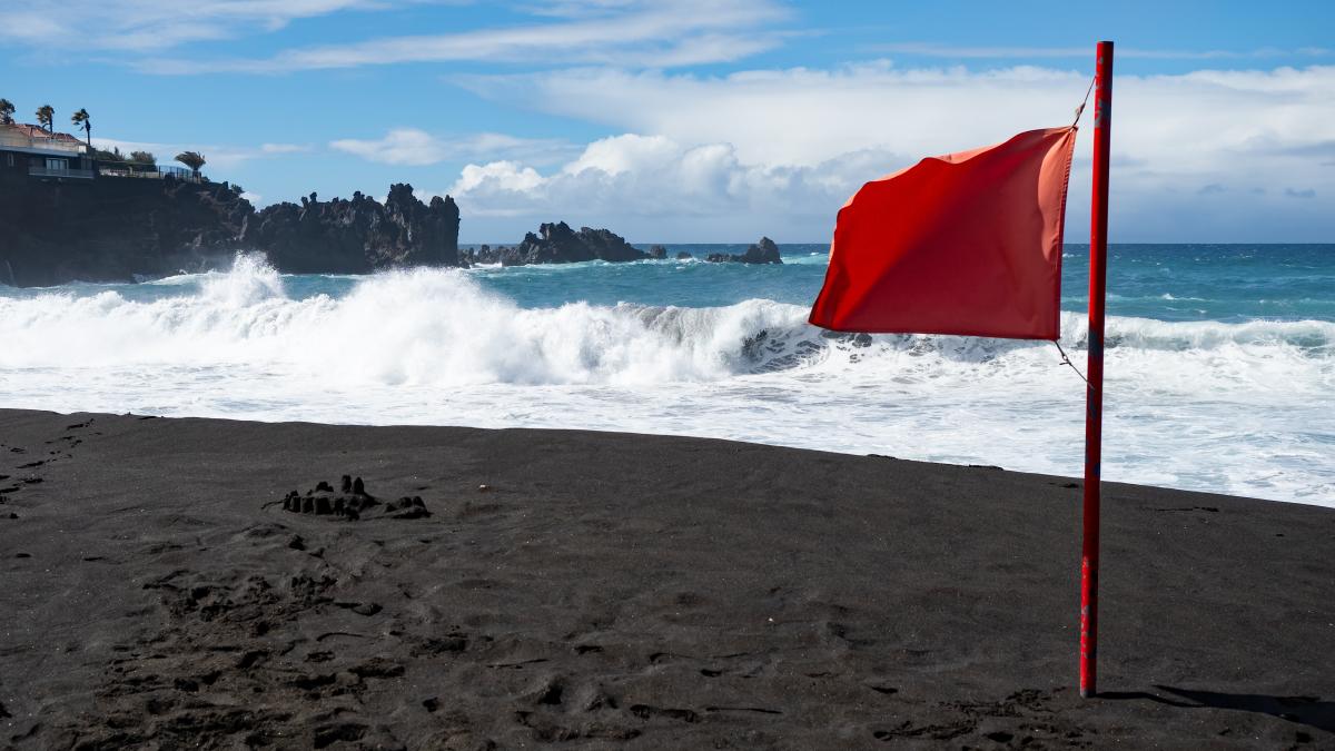 Bade-Urlaub-auf-Teneriffa-Was-bedeuten-die-verschiedenen-Flaggen-am-Strand-
