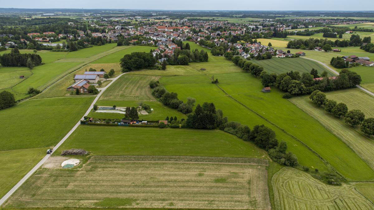 Startschuss-f-r-Millionenprojekt-Bad-W-rishofen-baut-ber-400-Meter-Hochwasserd-mme-in-sensibles-Gebiet