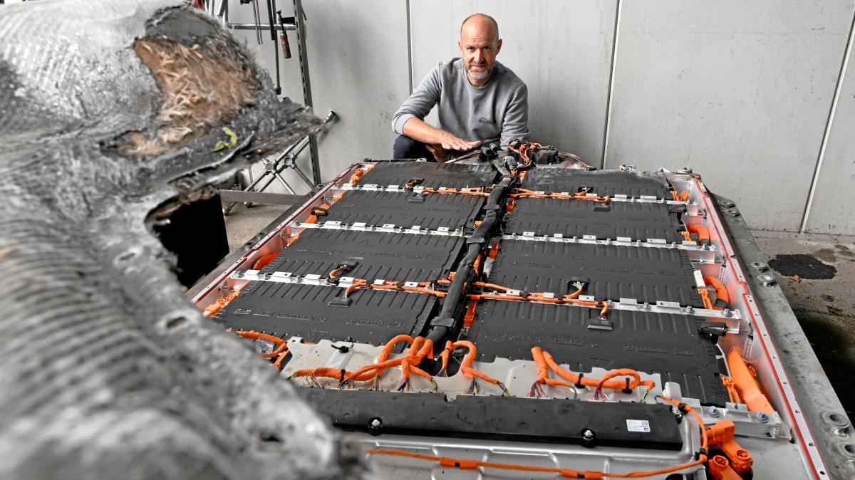 -Vorsicht-das-Auto-spr-ht-Funken-Was-ein-Abschleppunternehmer-aus-Augsburg-mit-E-Autos-erlebt