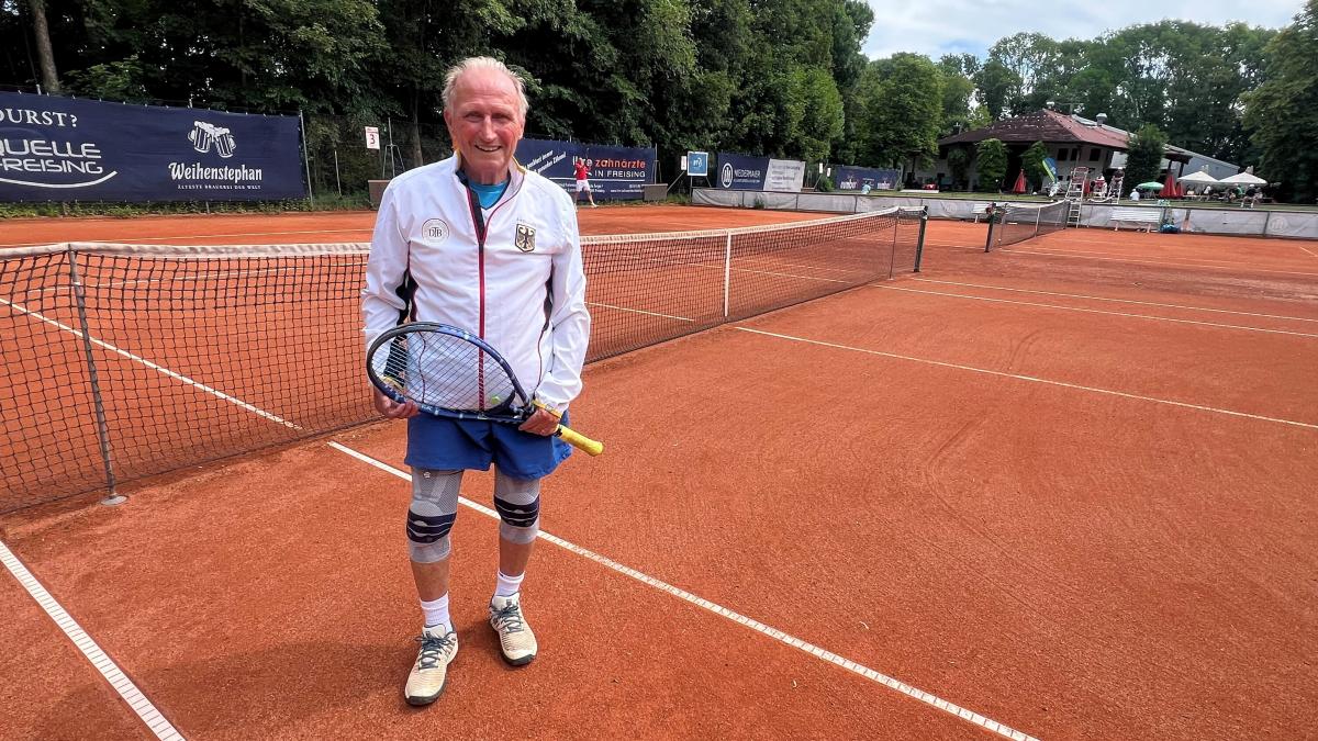Weltklasse-mit-90-Die-wunderbare-Tenniswelt-des-Herrn-Specht