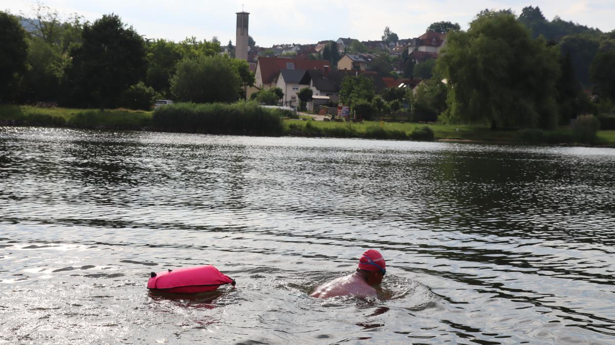 Schwimmen-als-Therapie-Mathias-Alt-schwimmt-sich-drei-Wochen-lang-im-Main-Zug-um-Zug-den-Kopf-frei
