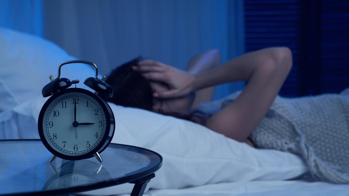 Schlafst-rungen-bei-Burnout-Warum-man-nicht-schlafen-kann-obwohl-man-m-de-ist-und-was-hilft